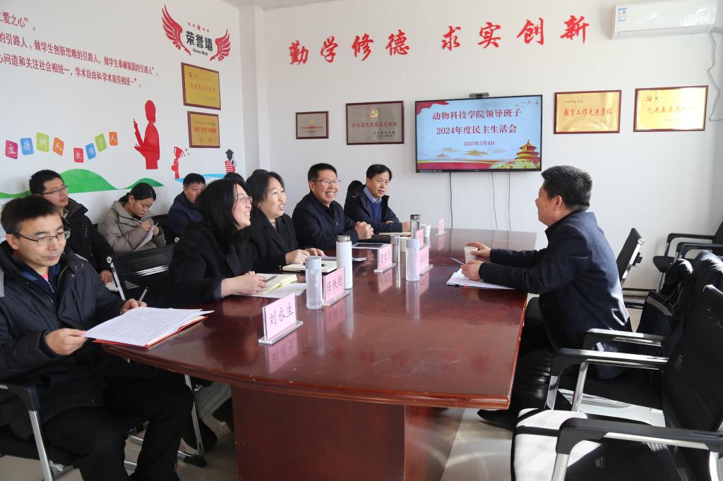 冯瑞银副校长参加KY开元集官网民主生活会